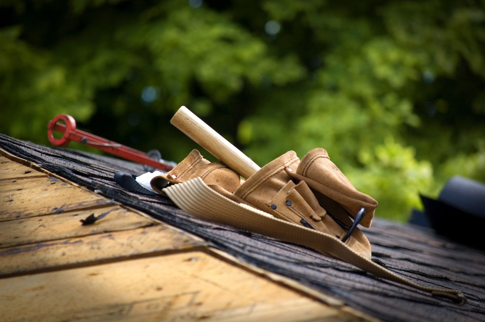 Rooftop Rescue: 6 Insider Tricks for Tackling Roofing Issues Like a Pro