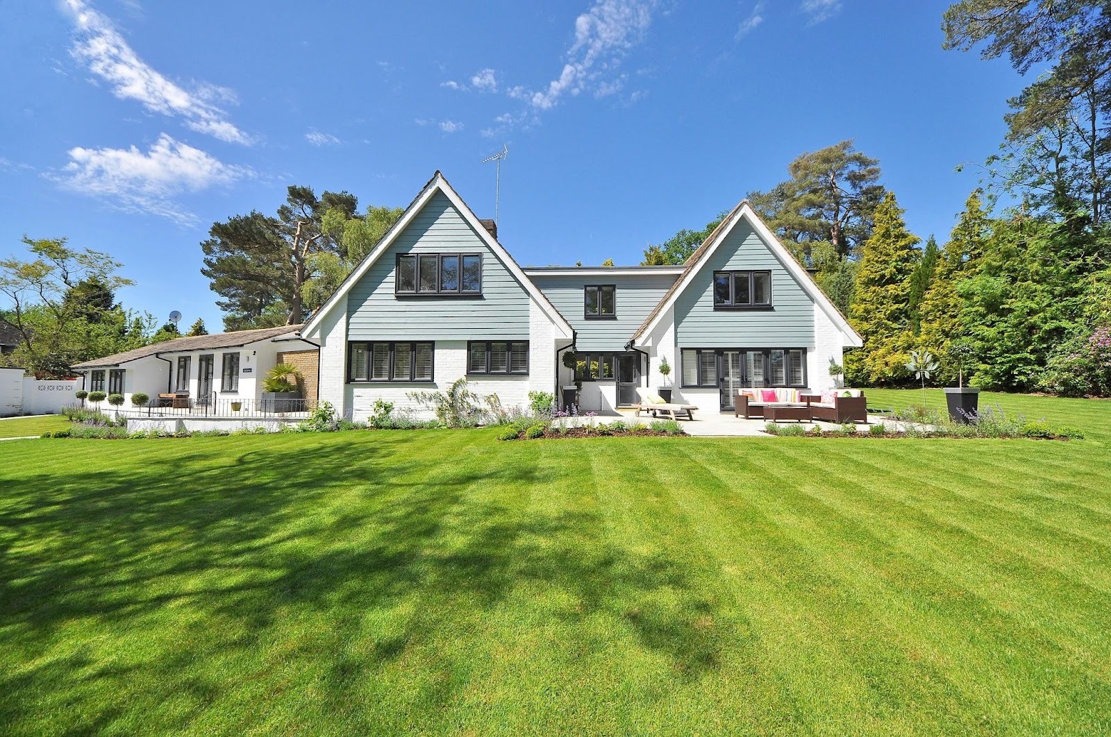 How to Achieve a Perfectly Manicured Lawn: Expert Tips and Tricks
