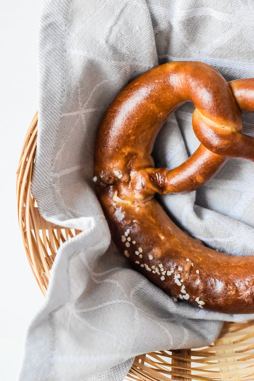 brezel in the basket
