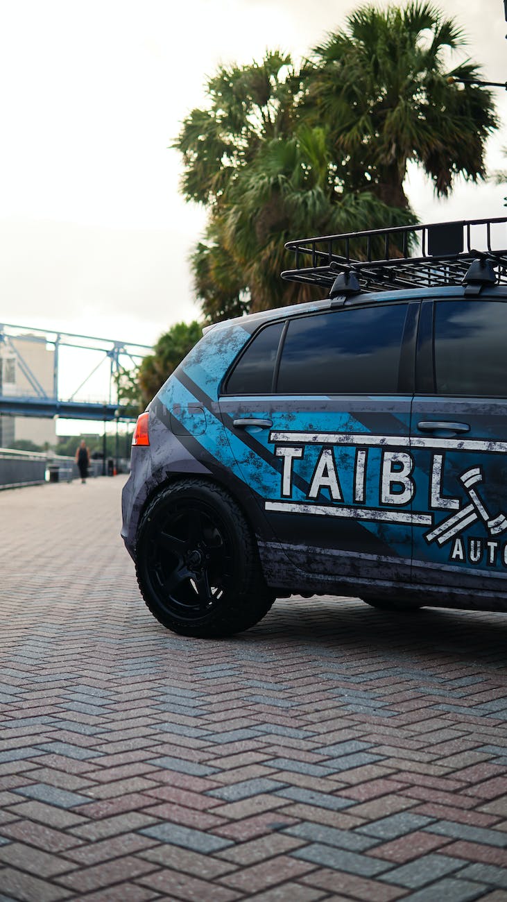 volkswagen golf with rooftop cargo carrier